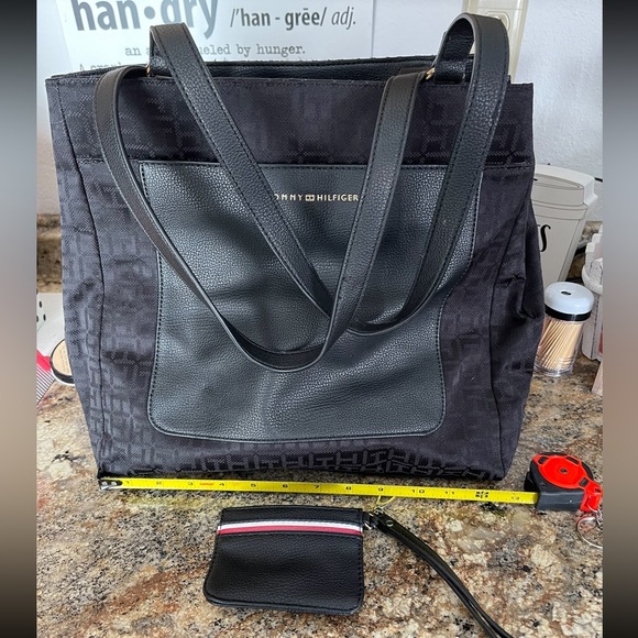 Tommy Hilfiger Tote! - Picture 1 of 2